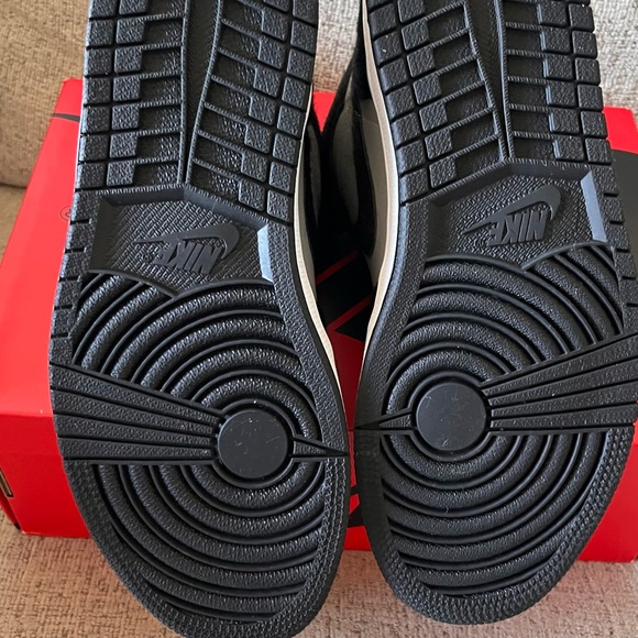 like new Nike Jordan 1 Retro High OG Twist 2.0 Medium Grey (Women's) - Picture 9 of 10